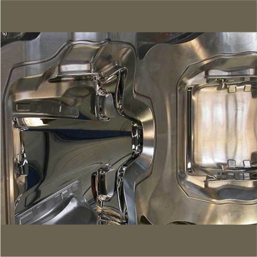 Detalle interior de moldes de precisión